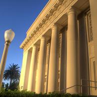 Sun reflecting off Chapman's 纪念馆 columns at dusk.